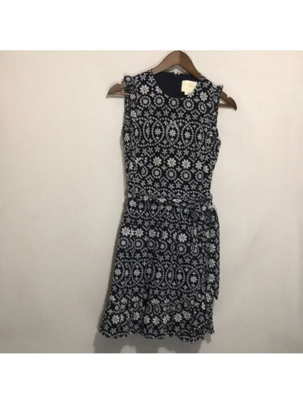 Kate Spade New York Sleeveless Navy and White Floral Eyelet Pattern Dress Sz 0